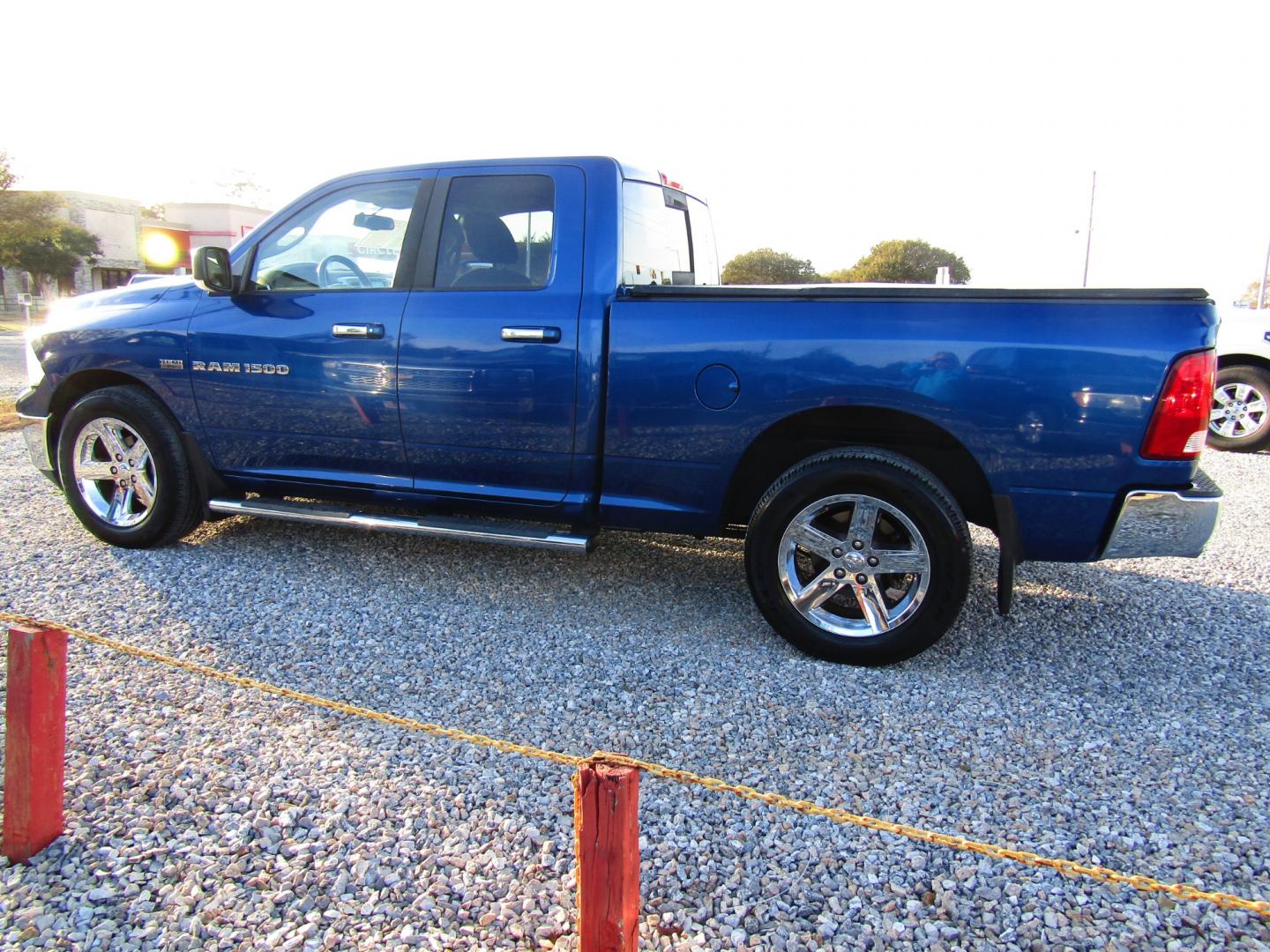 2011 Blue Dodge Ram 1500 SLT Quad Cab 2WD (1D7RB1GT3BS) with an 5.7L V8 OHV 16V engine, Automatic transmission, located at 15016 S Hwy 231, Midland City, AL, 36350, (334) 983-3001, 31.306210, -85.495277 - Photo#5